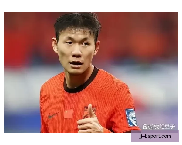 李源一国足比赛染红离场引发战局突变球迷热议裁判判罚与球队前景